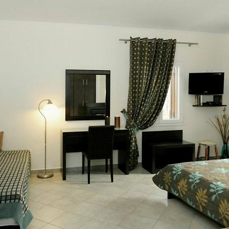 Aerolithos Hotel Adamantas  ภายนอก รูปภาพ