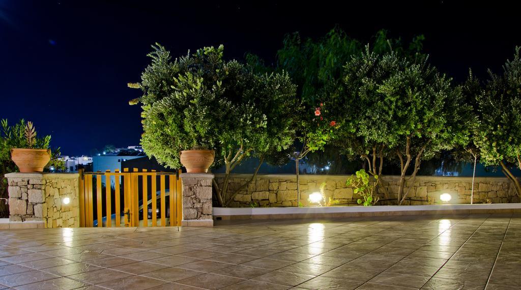 Aerolithos Hotel Adamantas  ภายนอก รูปภาพ