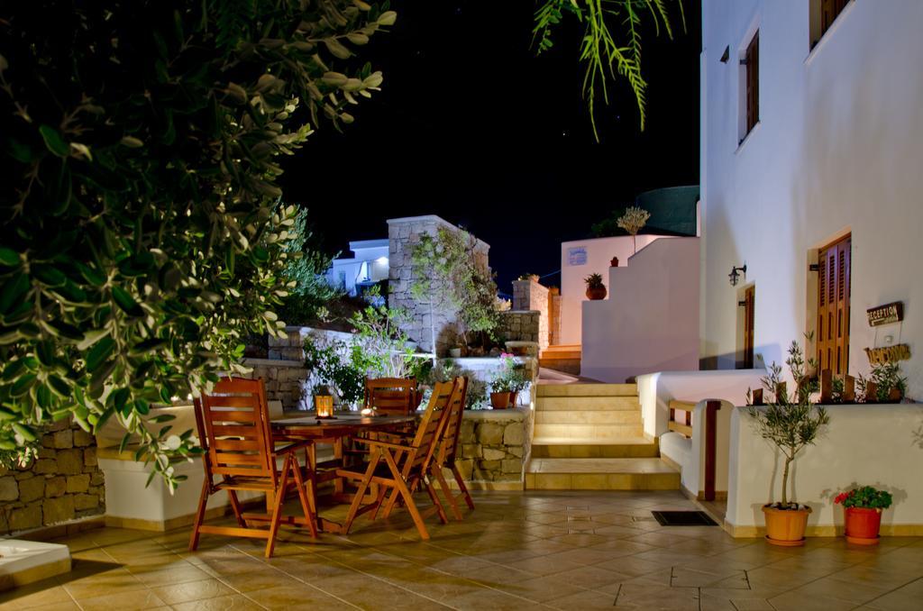 Aerolithos Hotel Adamantas  ภายนอก รูปภาพ