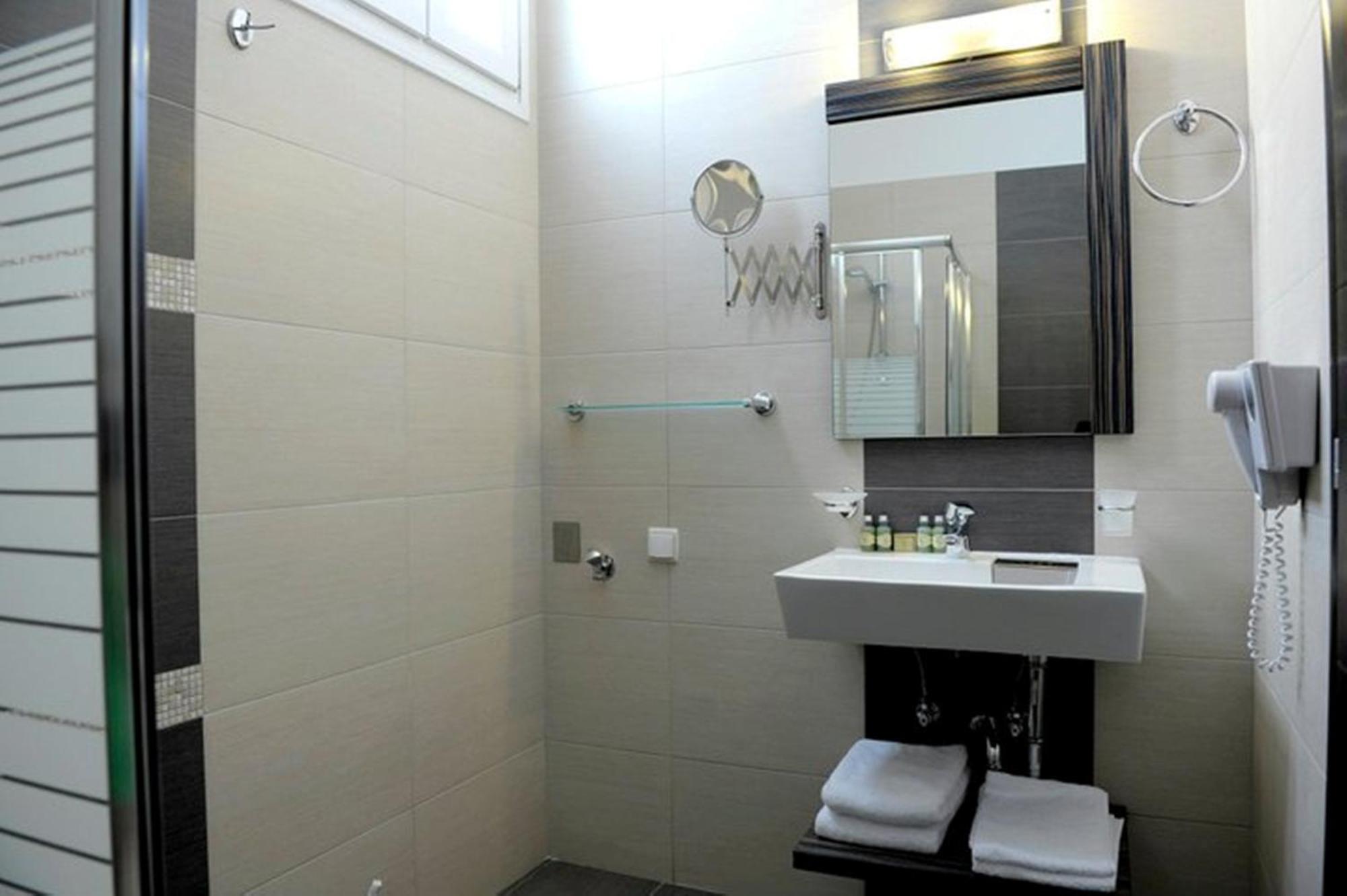 Aerolithos Hotel Adamantas  ภายนอก รูปภาพ