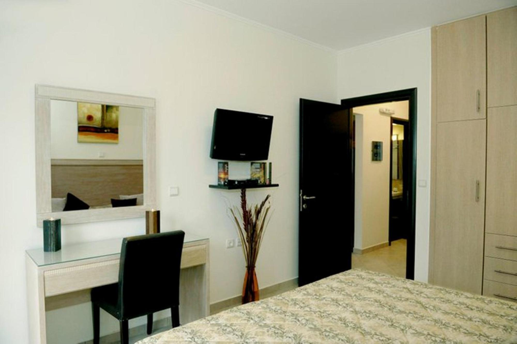 Aerolithos Hotel Adamantas  ภายนอก รูปภาพ