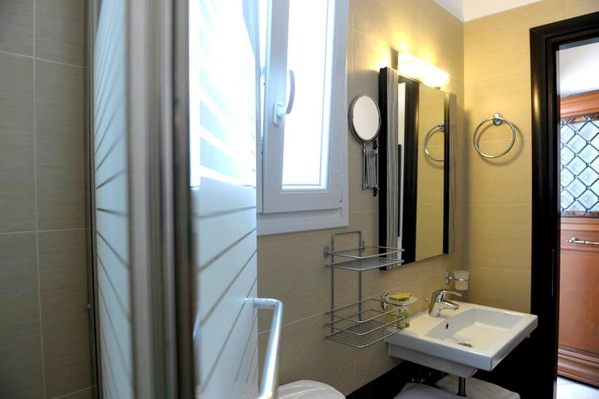 Aerolithos Hotel Adamantas  ภายนอก รูปภาพ
