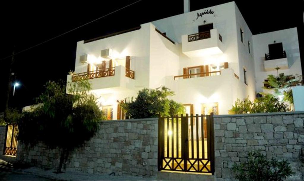 Aerolithos Hotel Adamantas  ภายนอก รูปภาพ